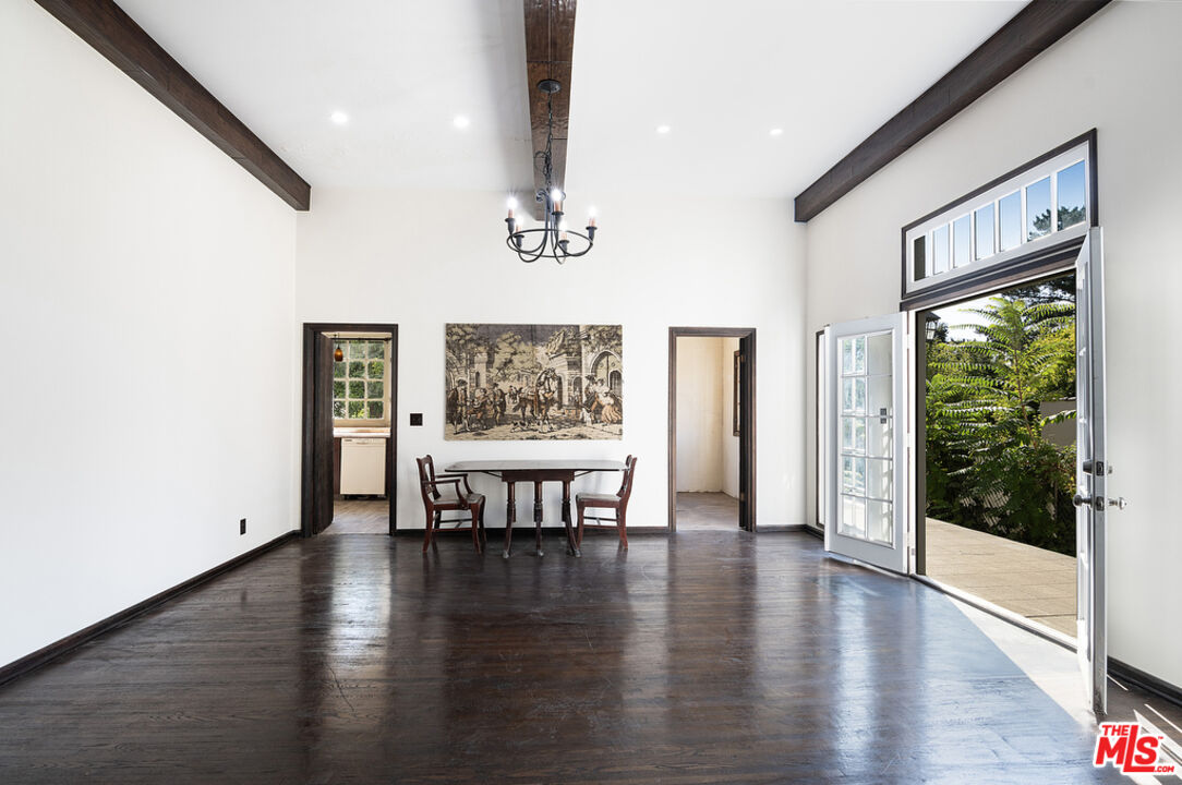 1300 N Holliston Ave