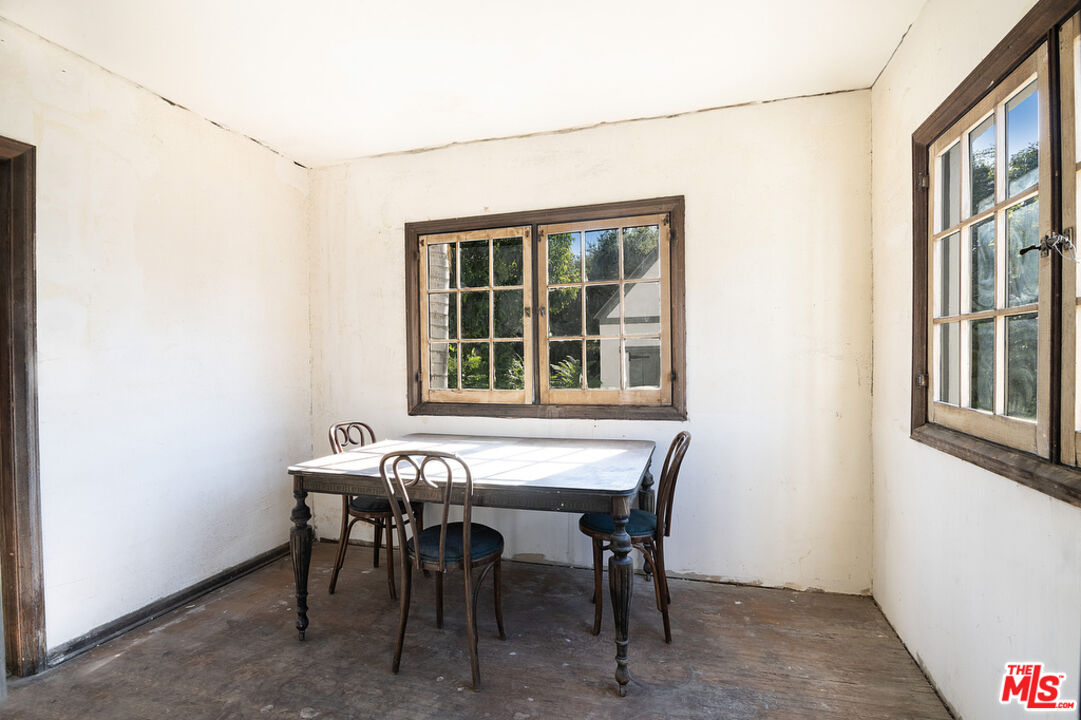 1300 N Holliston Ave