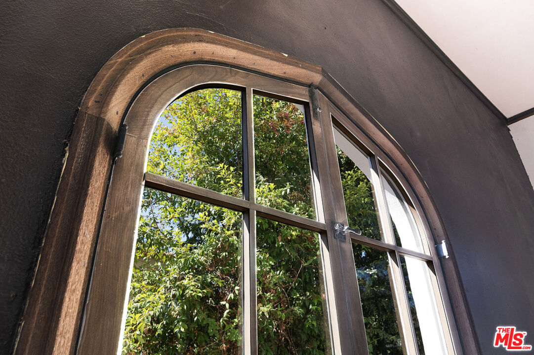 1300 N Holliston Ave