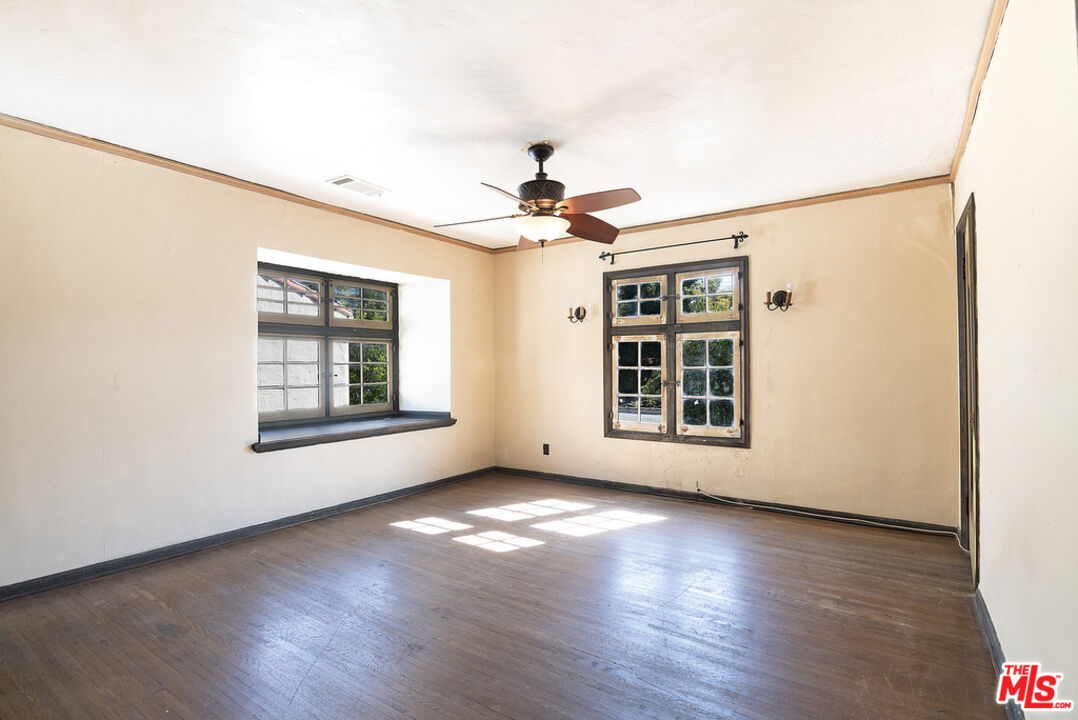 1300 N Holliston Ave