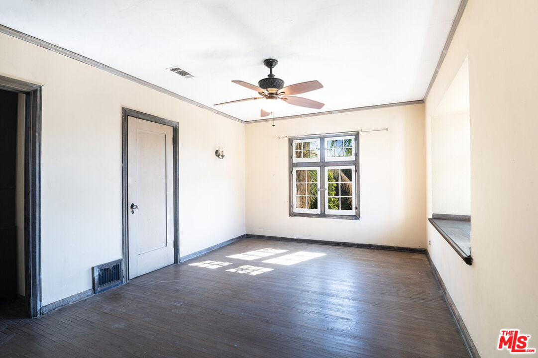 1300 N Holliston Ave