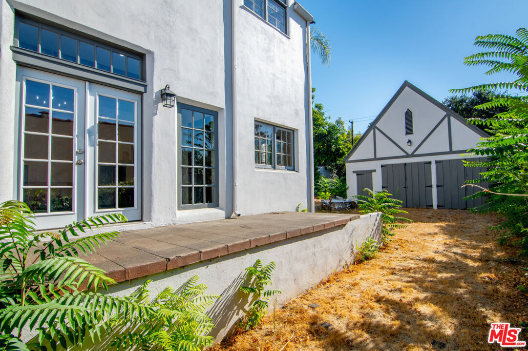 1300 N Holliston Ave