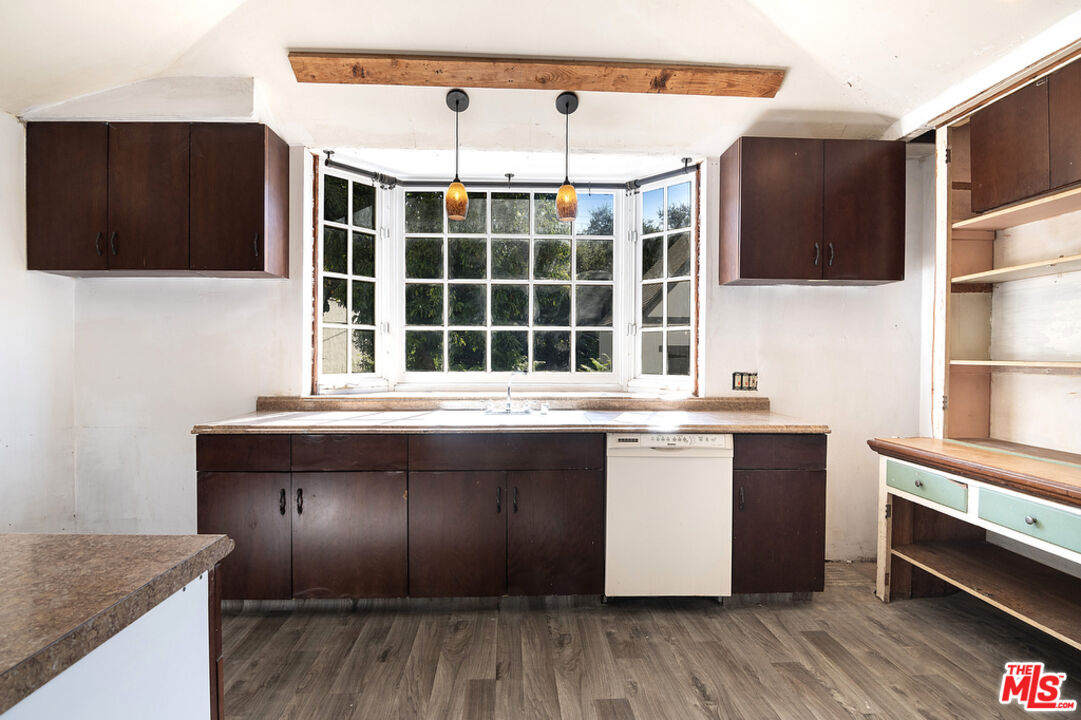 1300 N Holliston Ave