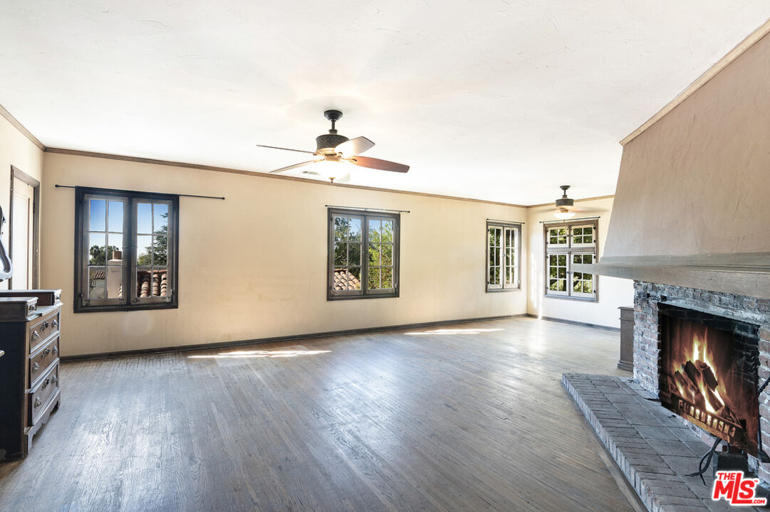 1300 N Holliston Ave