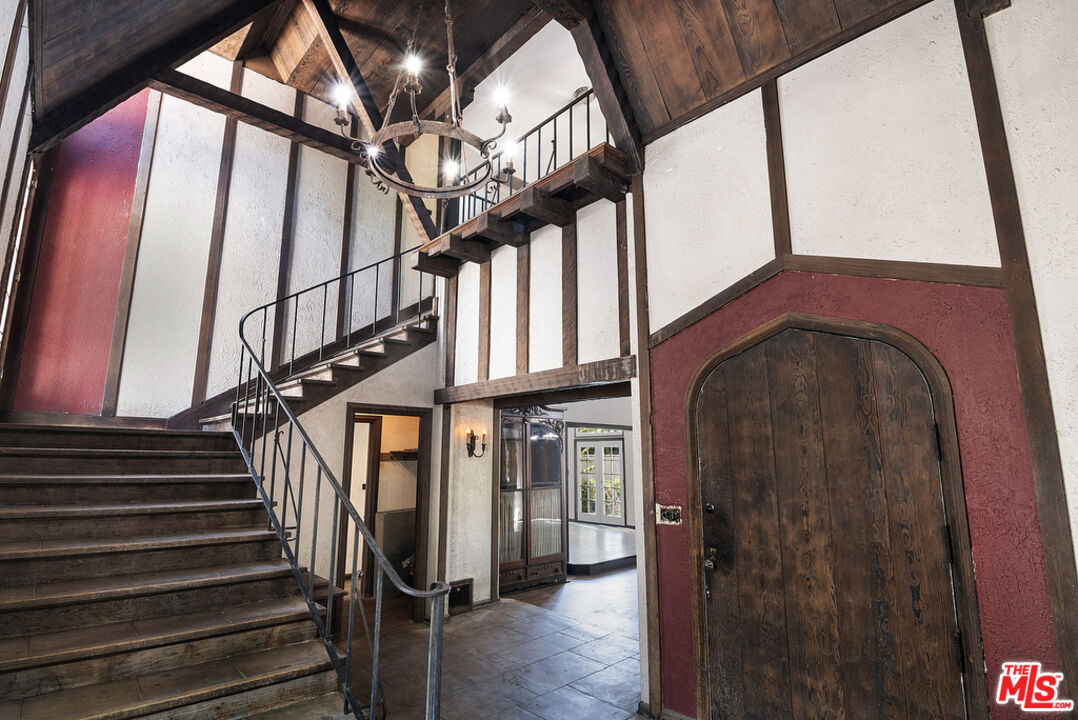 1300 N Holliston Ave