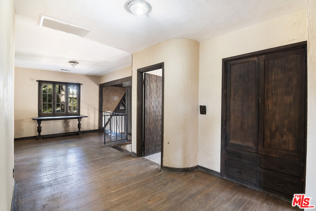 1300 N Holliston Ave