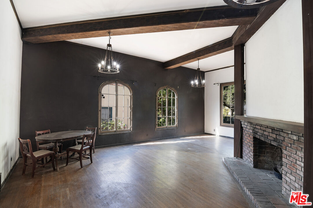 1300 N Holliston Ave