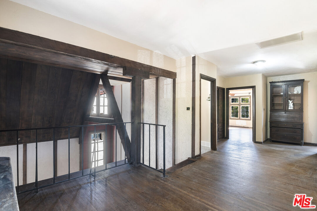 1300 N Holliston Ave