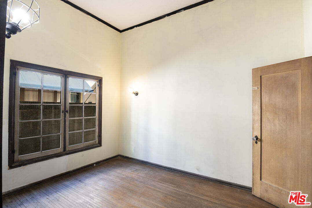 1300 N Holliston Ave