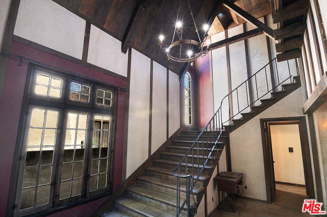 1300 N Holliston Ave