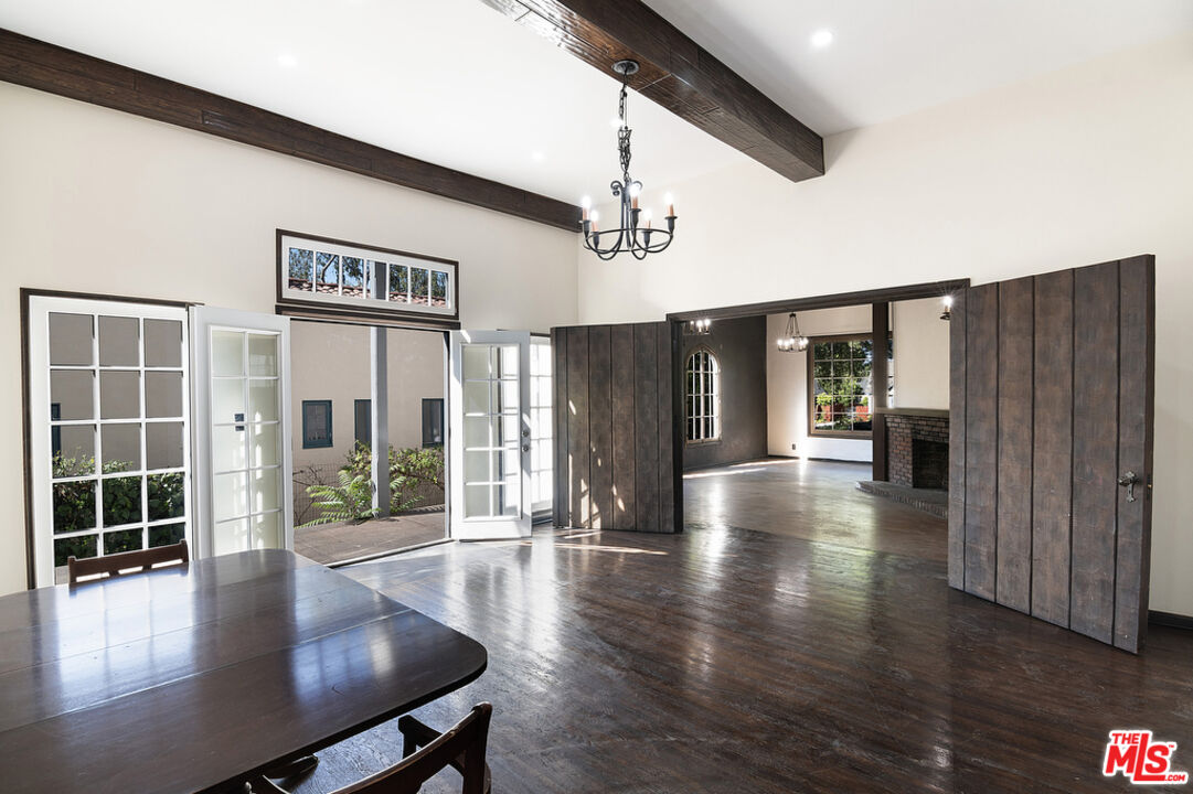 1300 N Holliston Ave