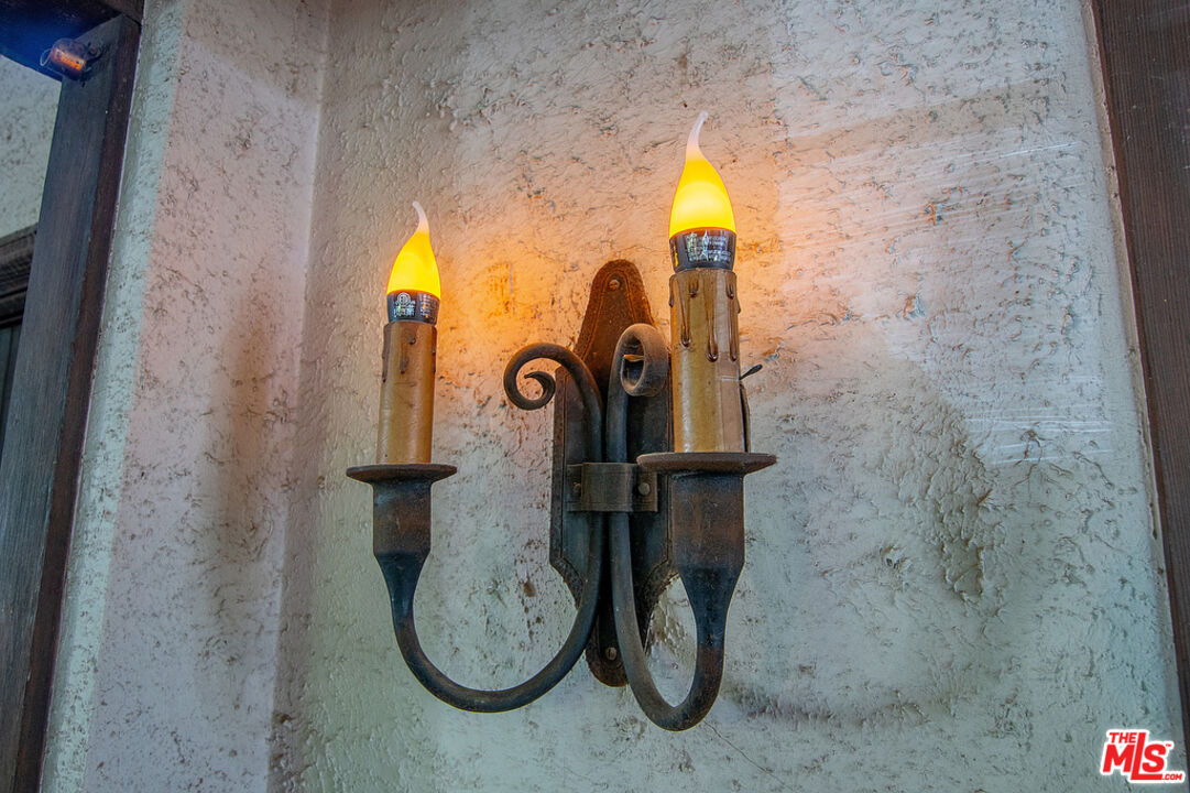 1300 N Holliston Ave