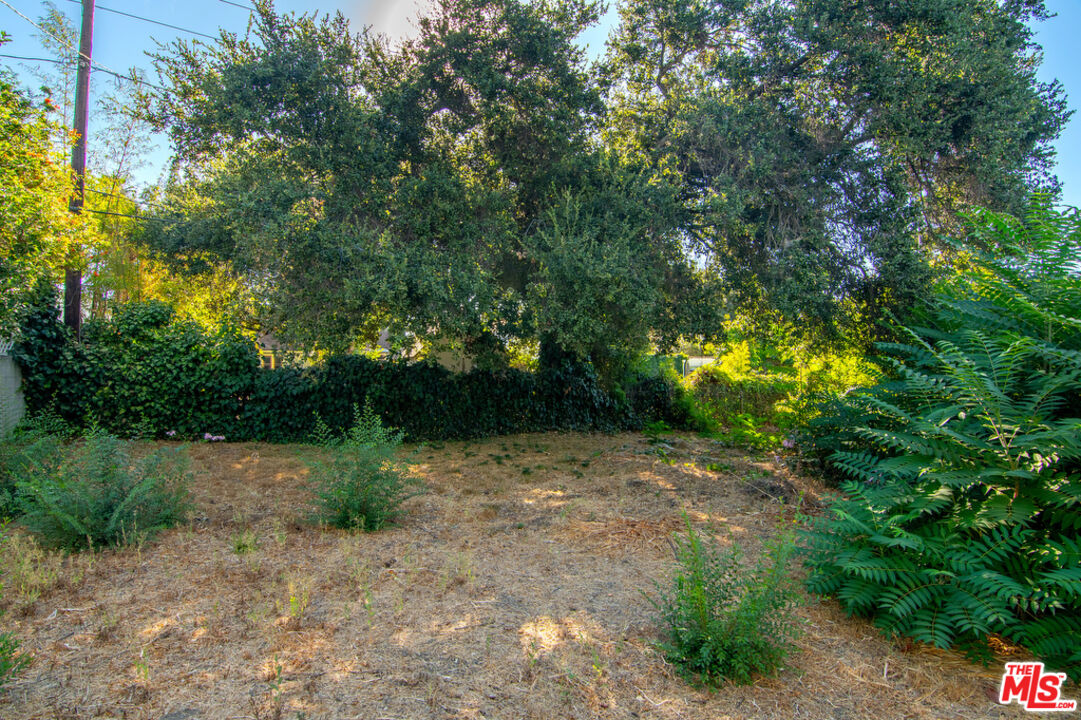 1300 N Holliston Ave