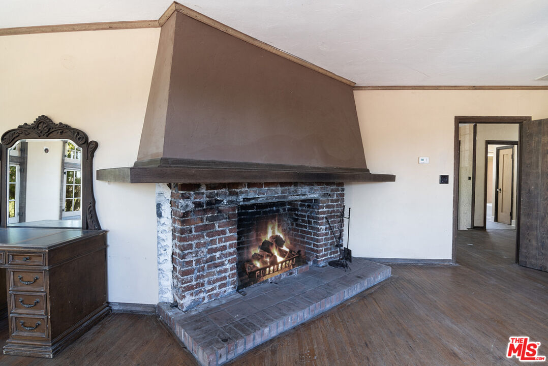 1300 N Holliston Ave