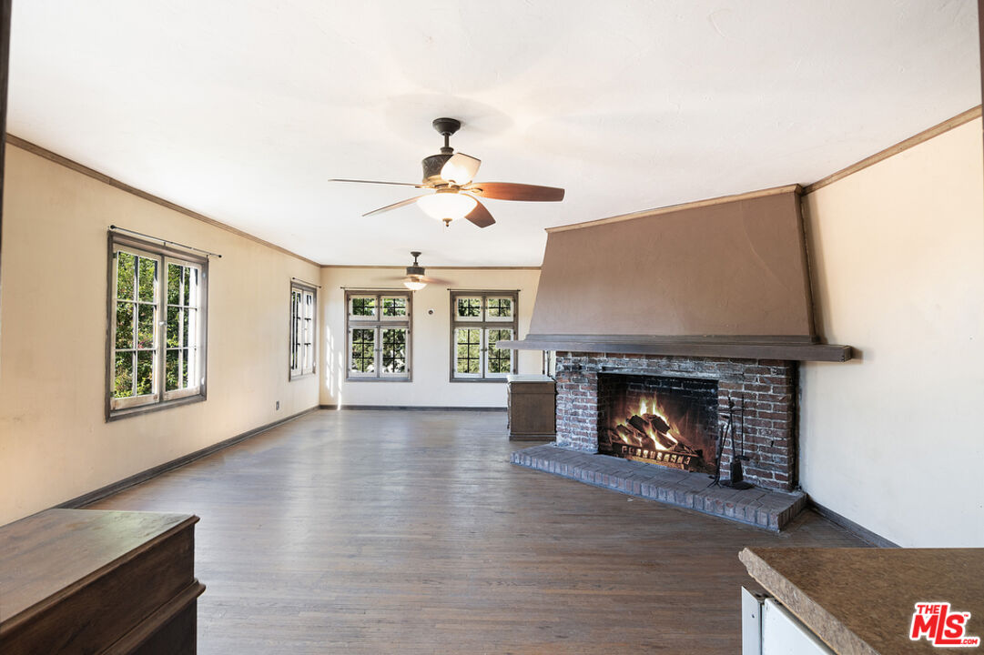 1300 N Holliston Ave