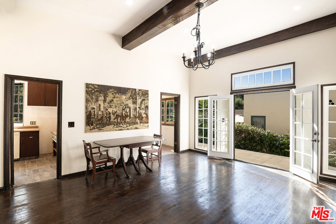 1300 N Holliston Ave