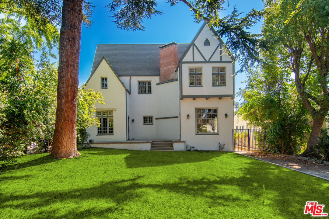 1300 N Holliston Ave