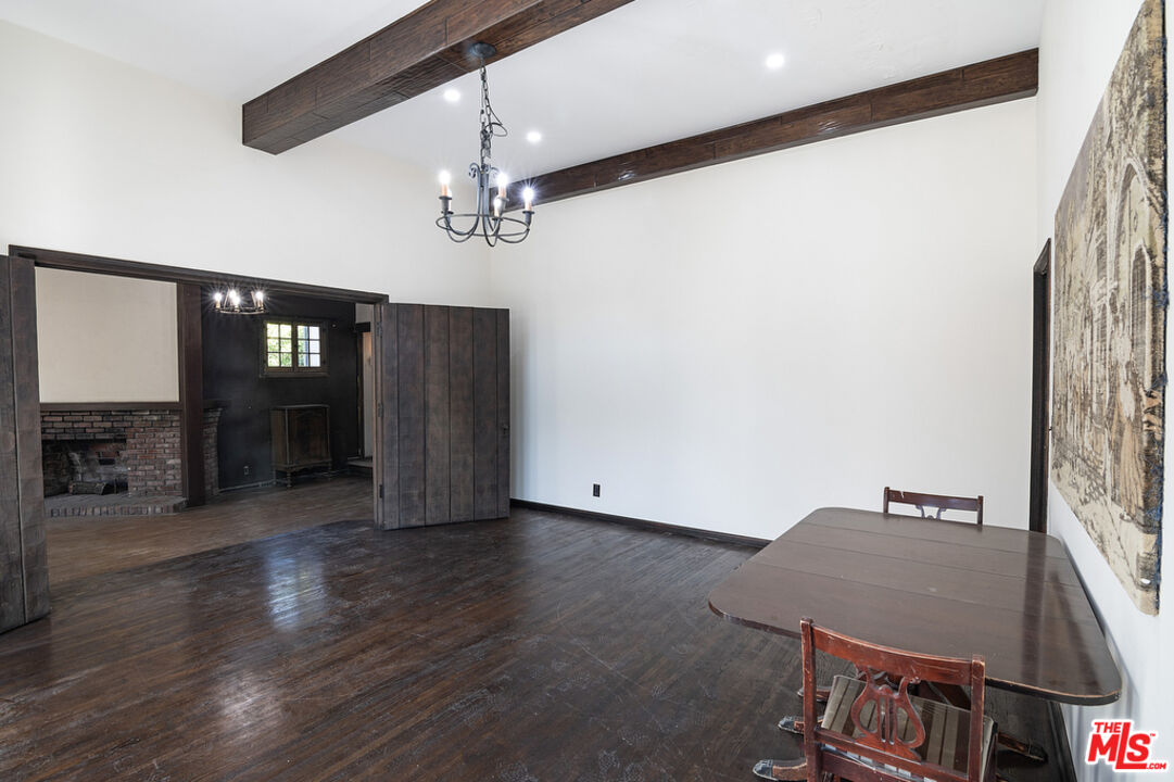 1300 N Holliston Ave