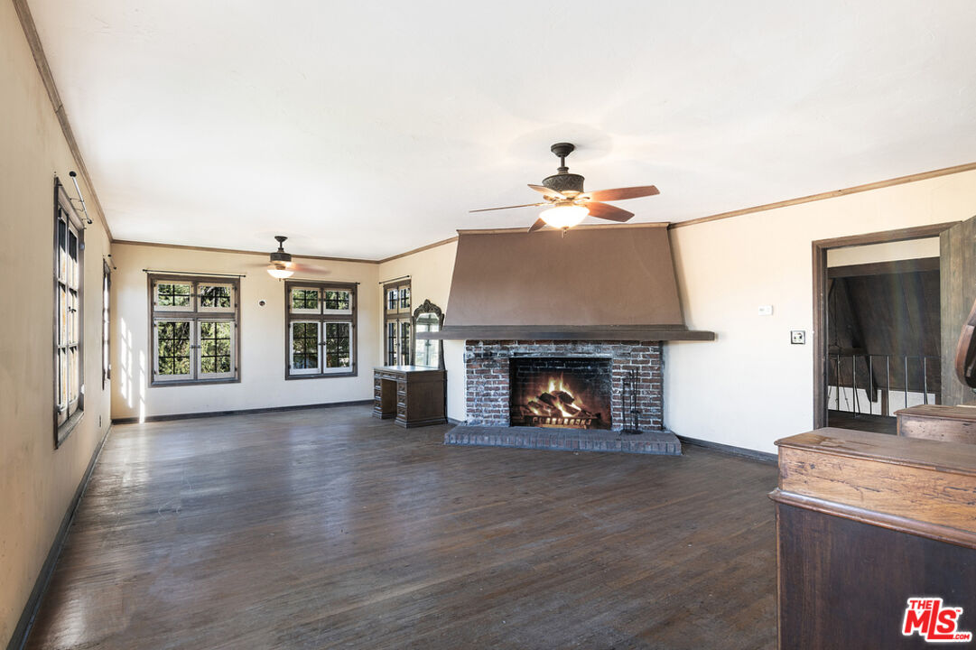 1300 N Holliston Ave