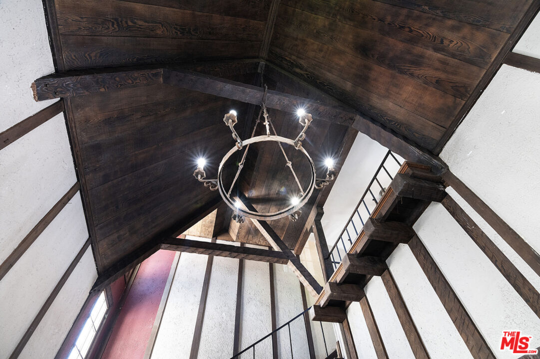 1300 N Holliston Ave