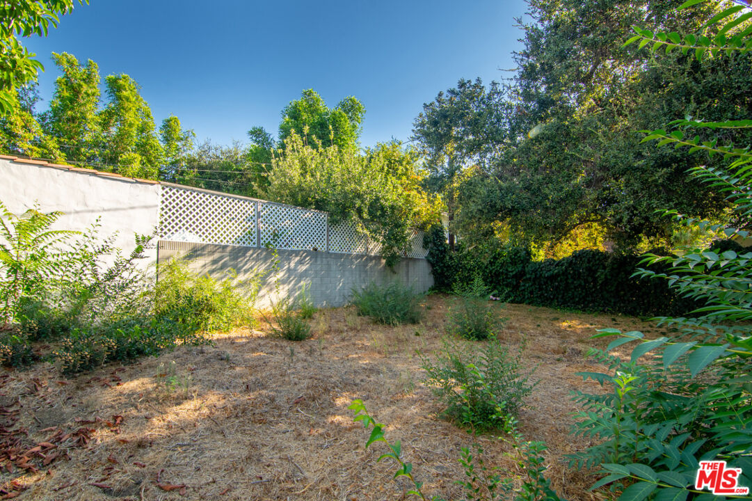 1300 N Holliston Ave