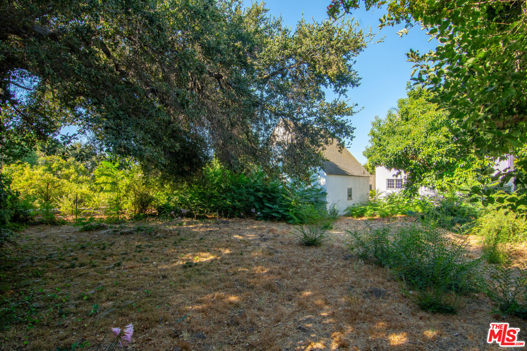 1300 N Holliston Ave