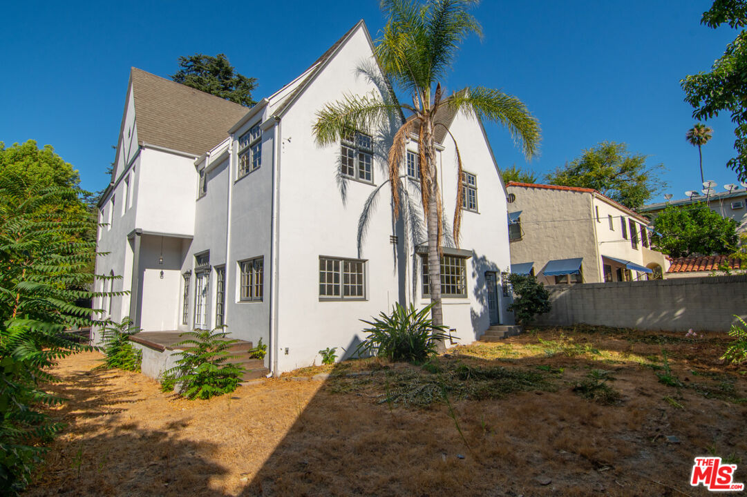 1300 N Holliston Ave