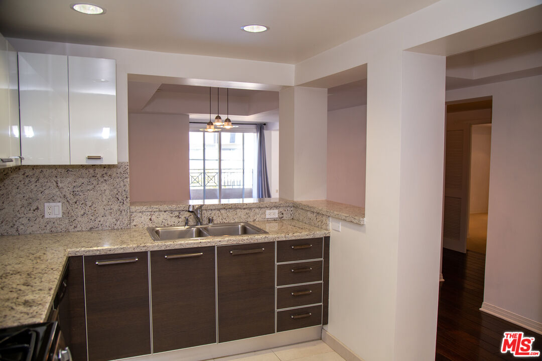 1257 Brockton Ave Unit: 204