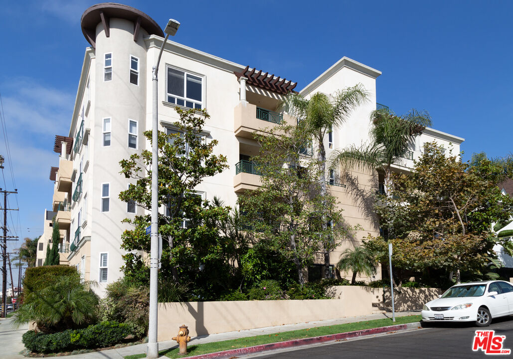 1257 Brockton Ave Unit: 204