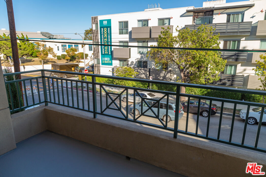 1257 Brockton Ave Unit: 204