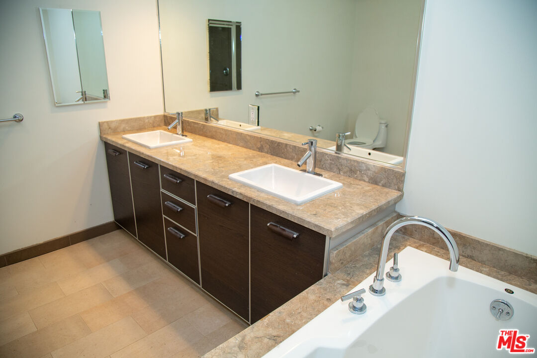 1257 Brockton Ave Unit: 204