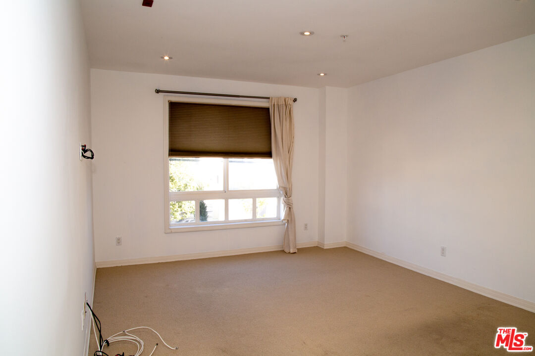 1257 Brockton Ave Unit: 204