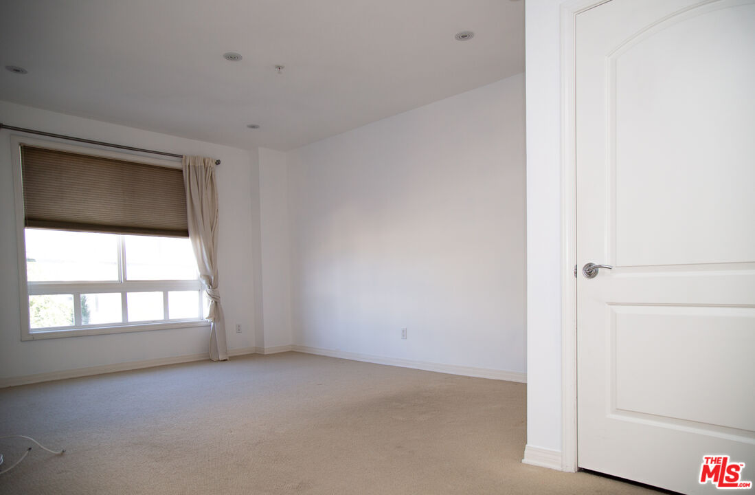 1257 Brockton Ave Unit: 204