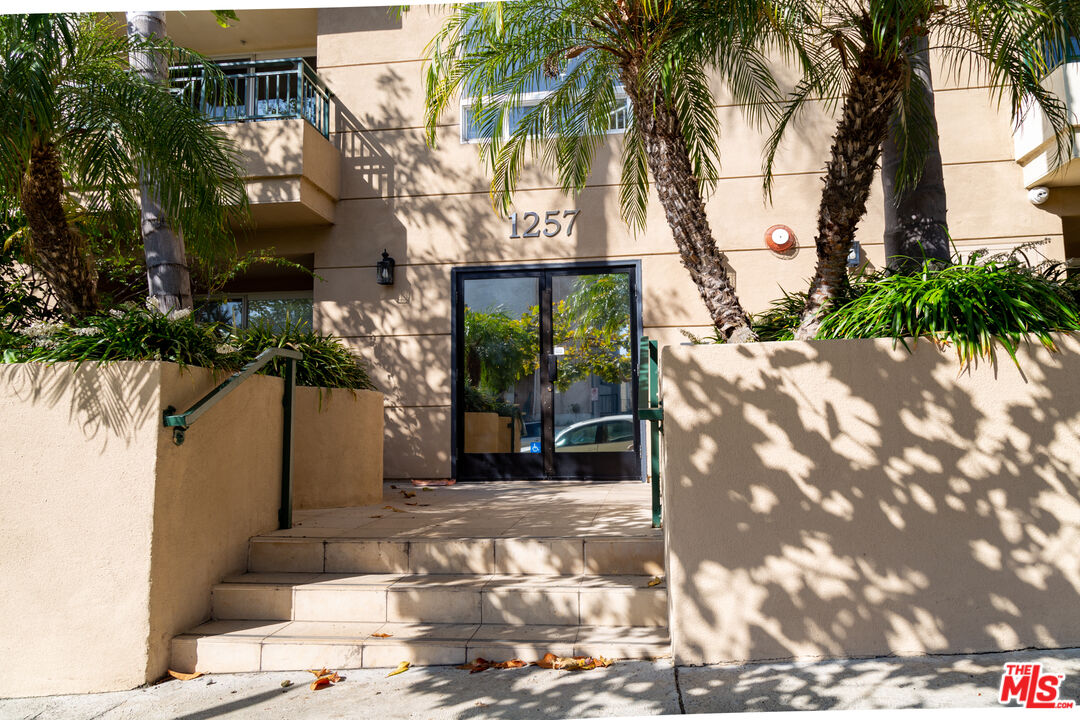 1257 Brockton Ave Unit: 204