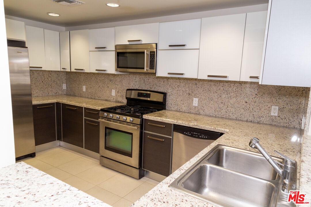 1257 Brockton Ave Unit: 204