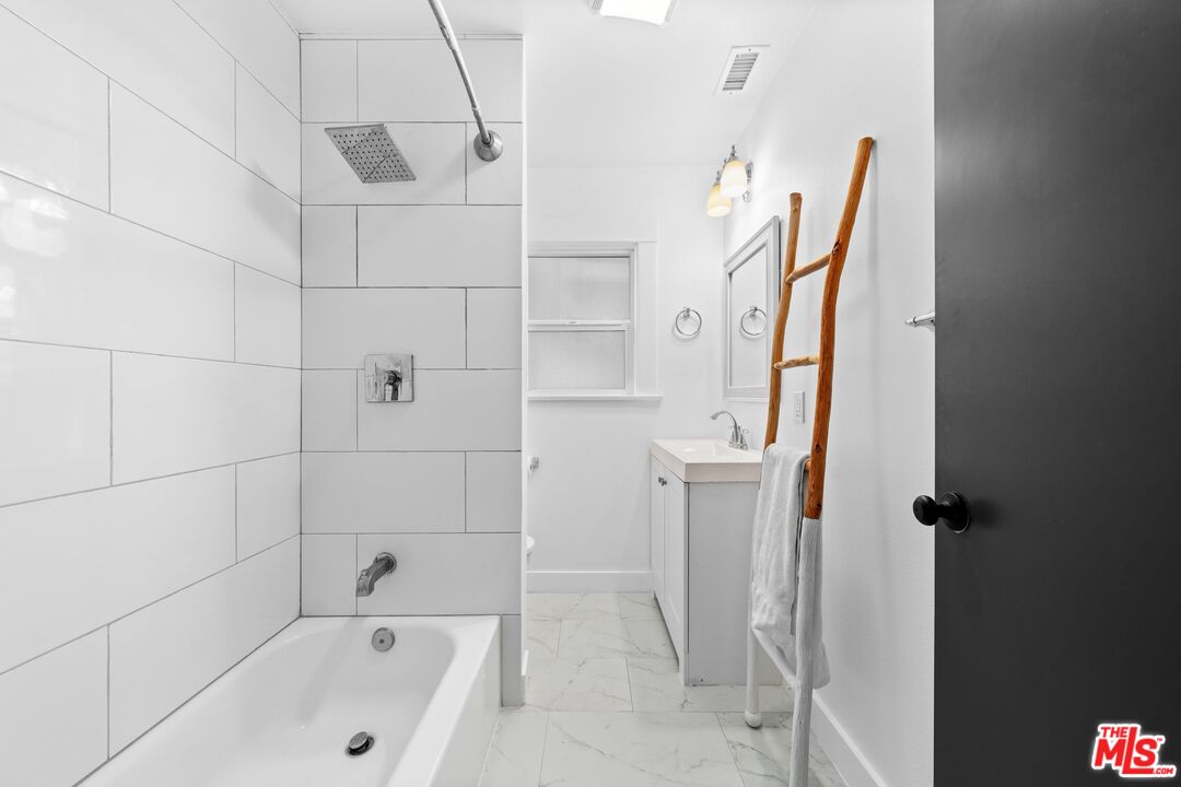 4047 Camero Ave Unit: 1