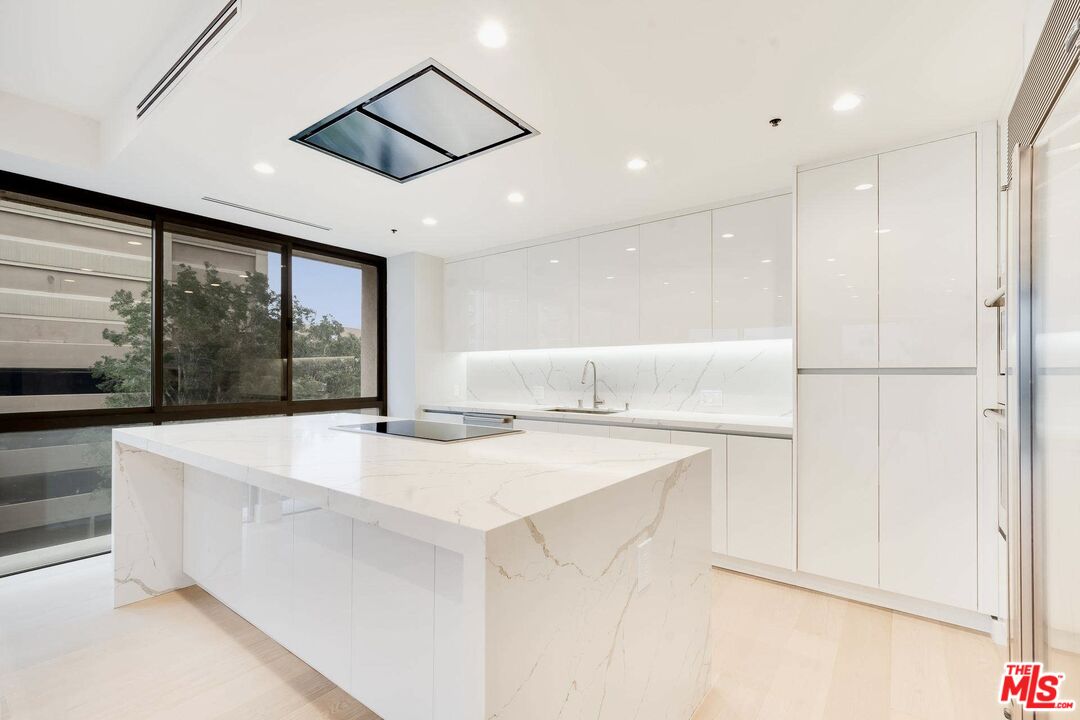 10750 Wilshire Blvd Unit: 303