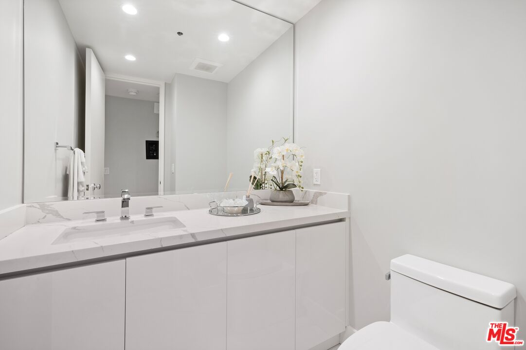 10750 Wilshire Blvd Unit: 303