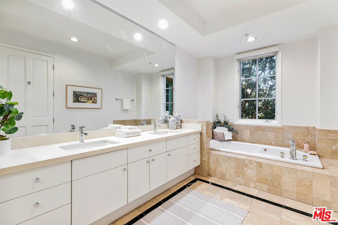 11500 SAN VICENTE Unit: 315