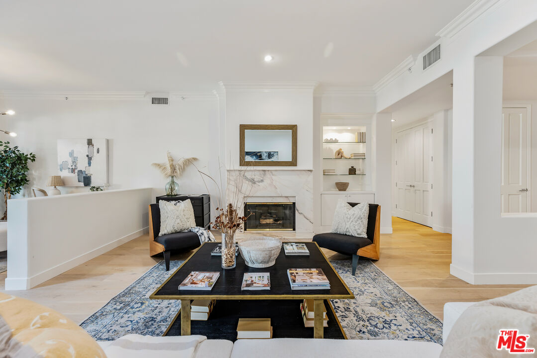 11500 SAN VICENTE Unit: 315