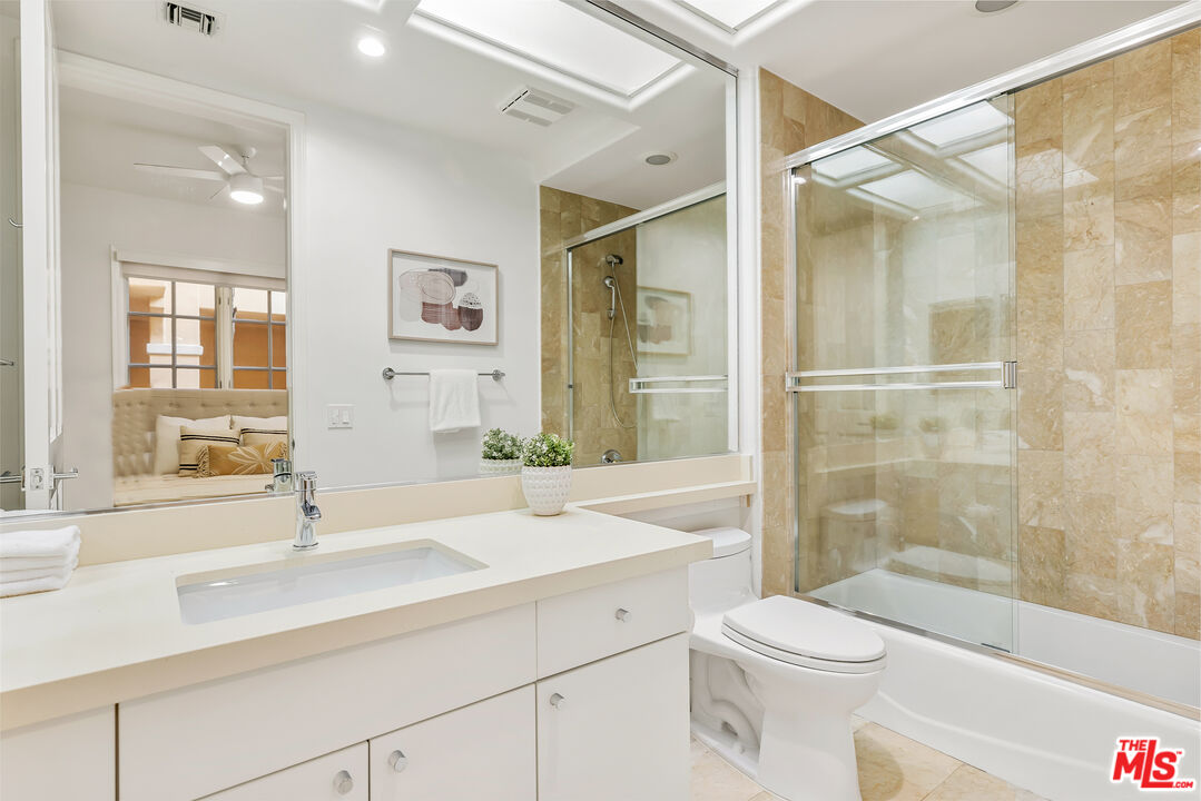 11500 SAN VICENTE Unit: 315