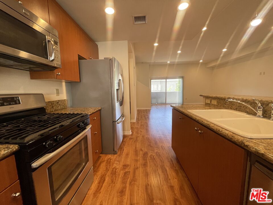 15024 Magnolia Blvd Unit: 104