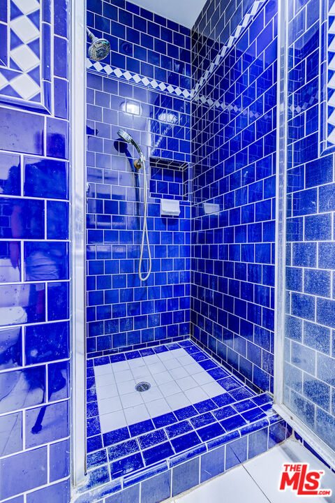 12219 Darlington Ave