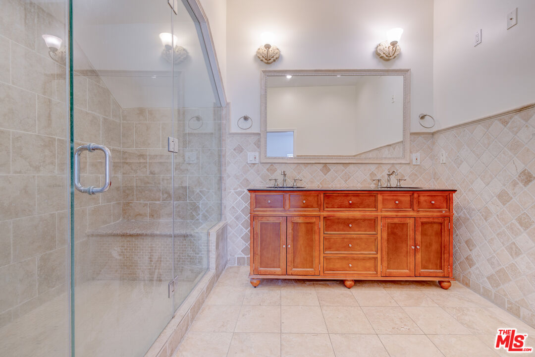 12219 Darlington Ave