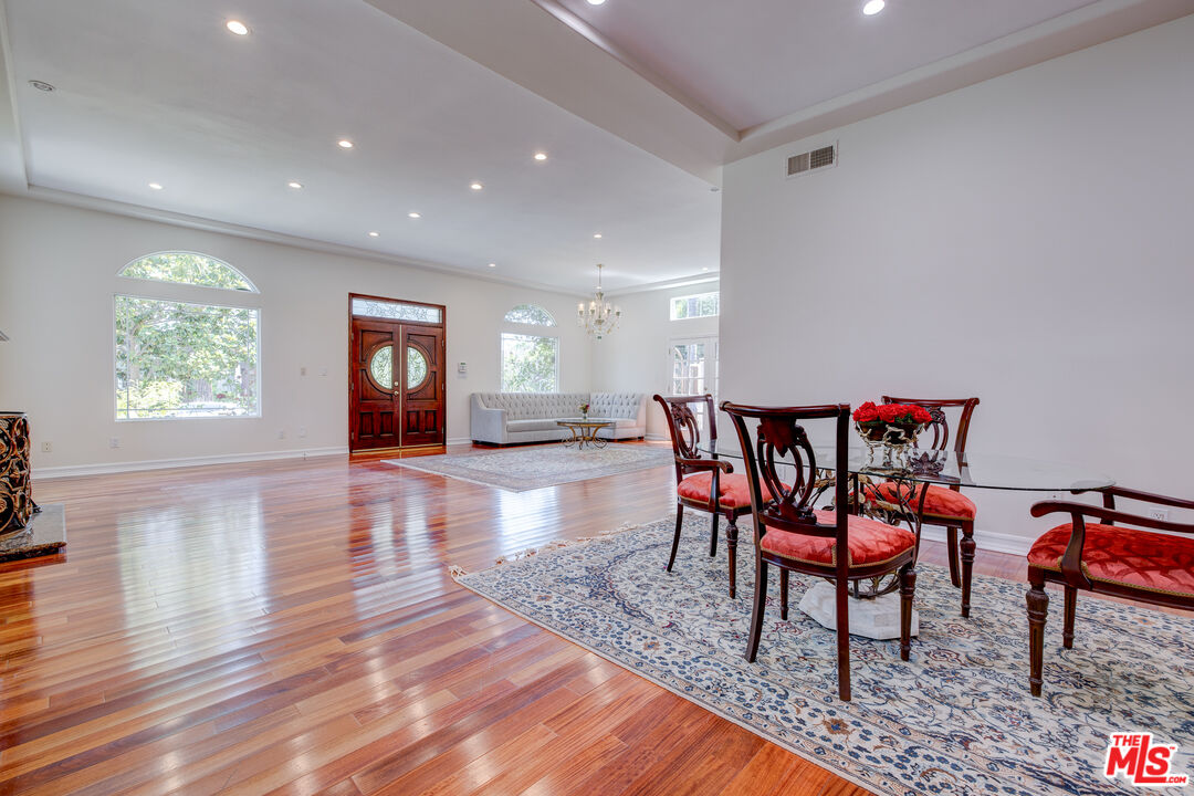 12219 Darlington Ave