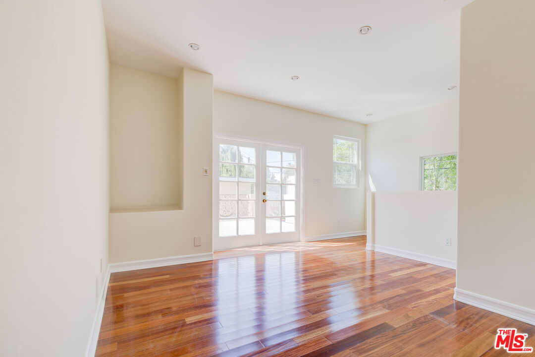 12219 Darlington Ave