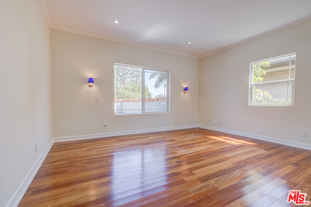 12219 Darlington Ave