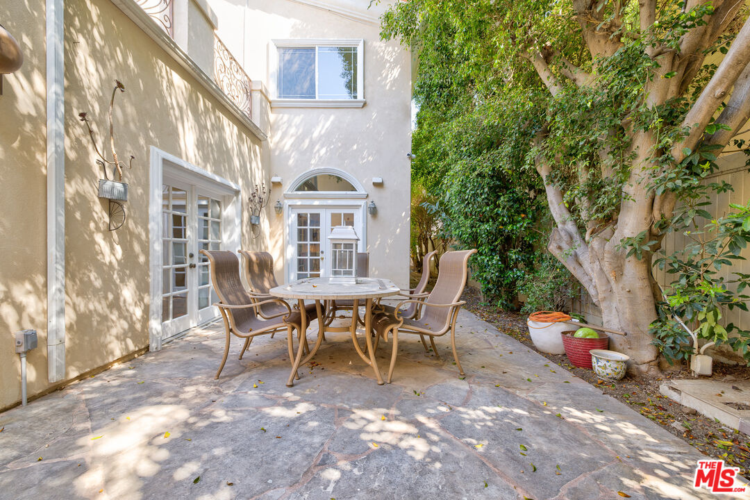 12219 Darlington Ave