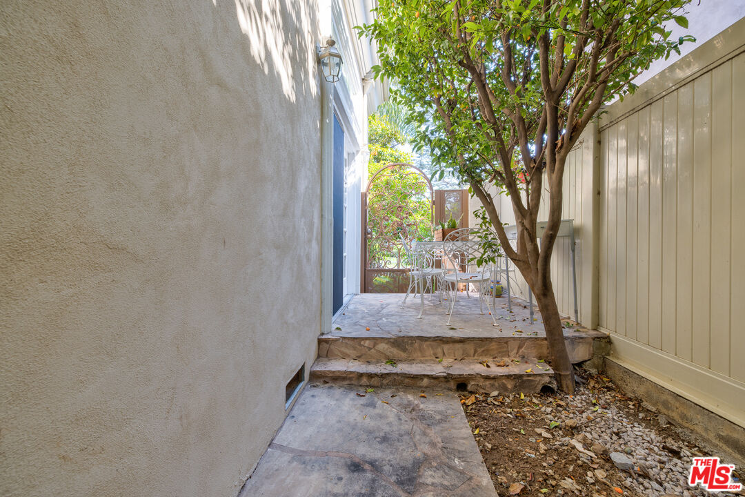 12219 Darlington Ave