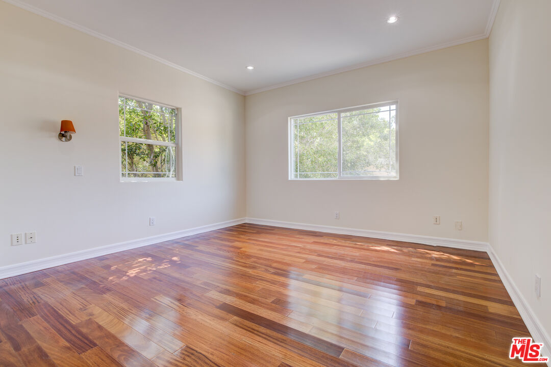 12219 Darlington Ave